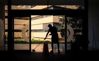 新居开荒全方位服务：家电清洗、深度保洁、收纳整理，垃圾清运一站式解决